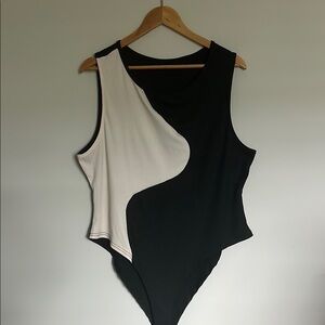 🍁Black and White Asymmetrical Bodysuit